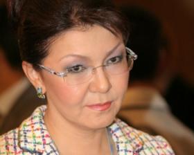 Назарбаева предложила депутатам не давать министерству образования денег на учебники